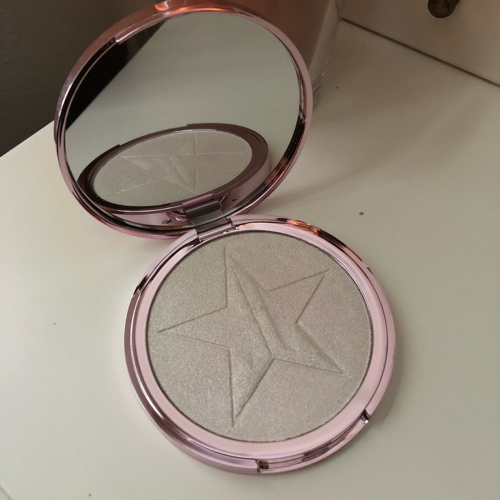 Jeffrey Star skin frost in crystal ball